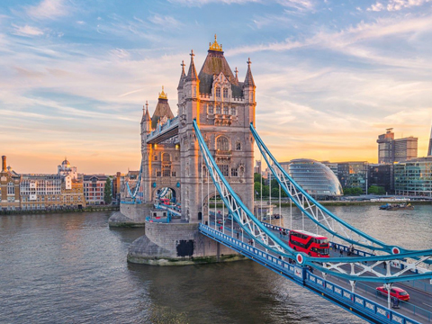 Courier from Delhi to London