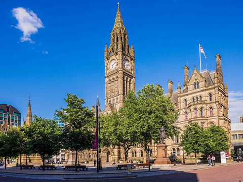 Courier from Noida to Manchester