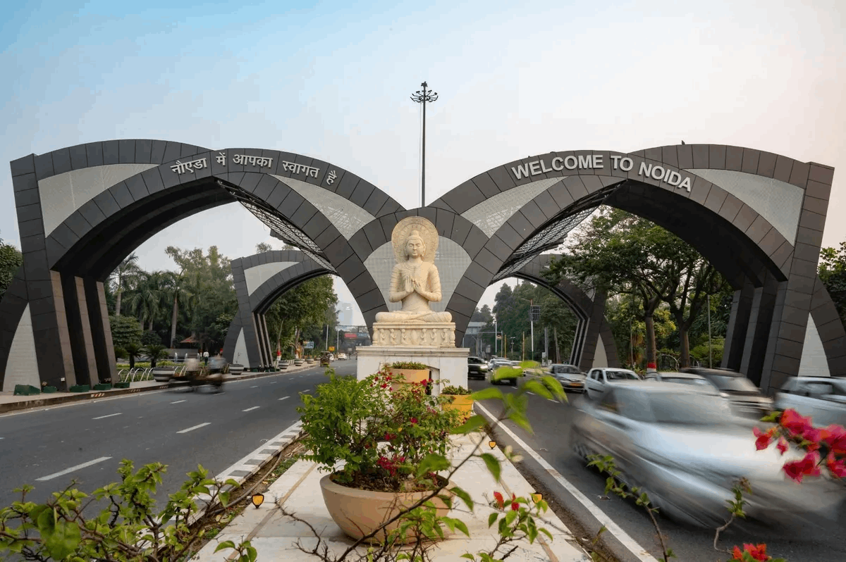 Courier from Noida to Chicago